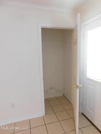 $1,100 | 525 St John Street, Bay St. Louis, MS 39520