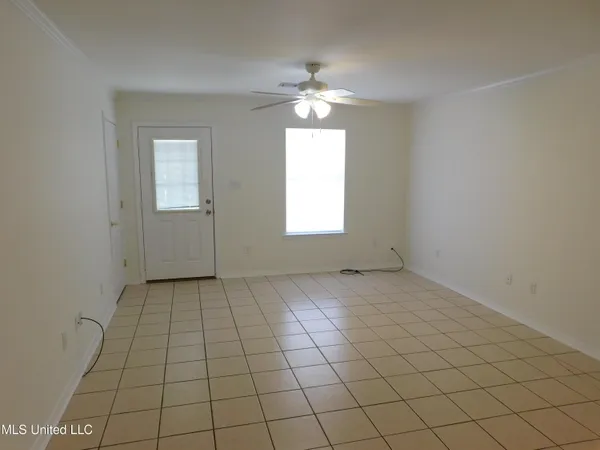 $1,100 | 525 St John Street, Bay St. Louis, MS 39520