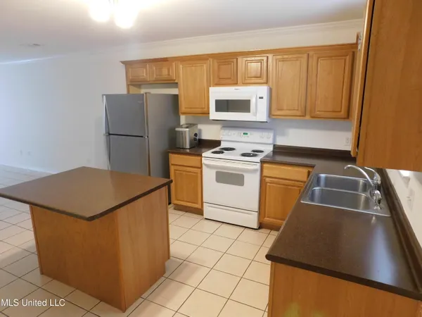 $1,100 | 525 St John Street, Bay St. Louis, MS 39520