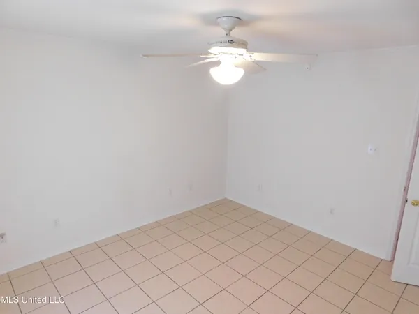 $1,100 | 525 St John Street, Bay St. Louis, MS 39520