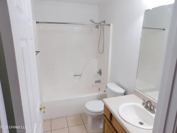 $1,100 | 525 St John Street, Bay St. Louis, MS 39520