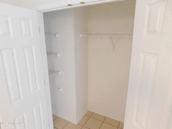 $1,100 | 525 St John Street, Bay St. Louis, MS 39520