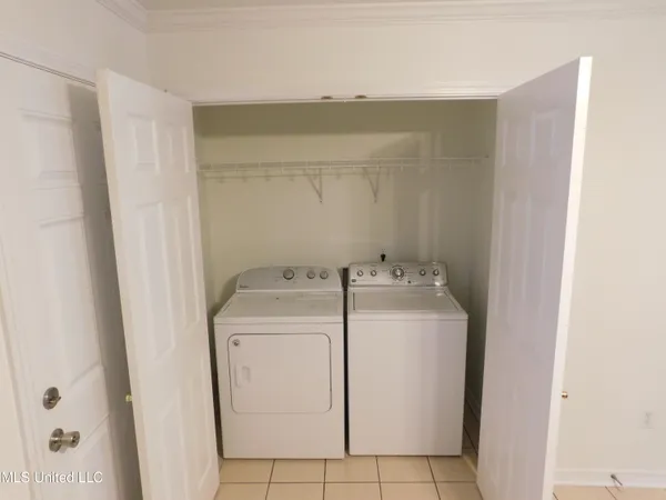 $1,100 | 525 St John Street, Bay St. Louis, MS 39520