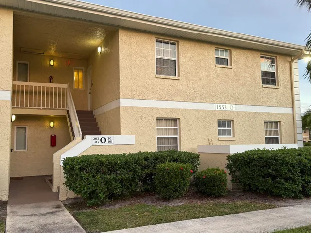 $1,950 | 1552 Southeast Royal Green Circle, Unit 201, Port St. Lucie, FL 34952