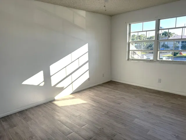 $1,950 | 1552 Southeast Royal Green Circle, Unit 201, Port St. Lucie, FL 34952