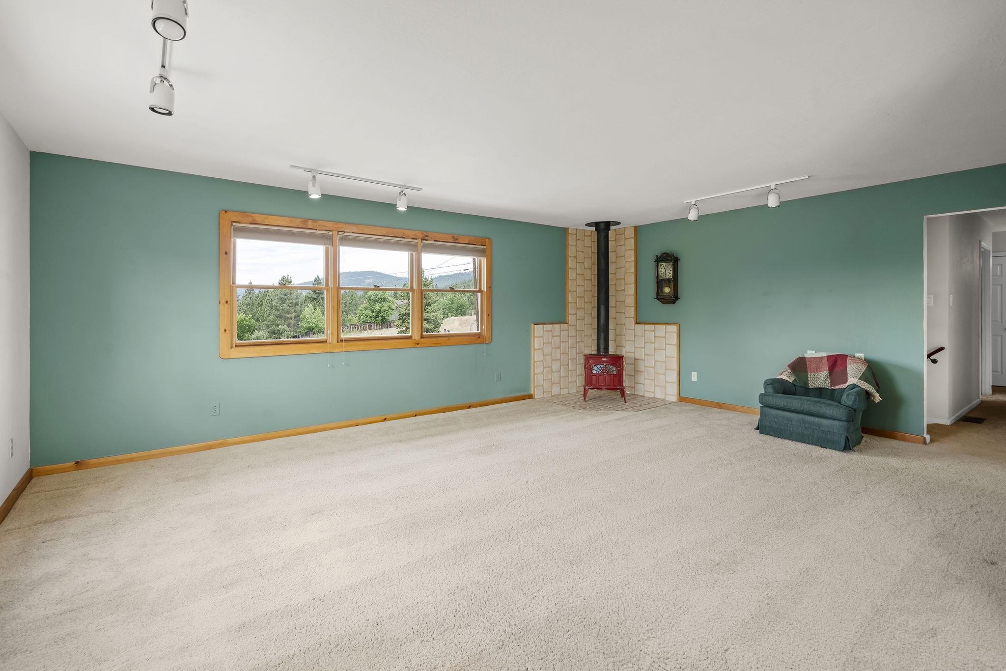 640 Redbud Street Portola, CA 96122 - Photo 6 of 27