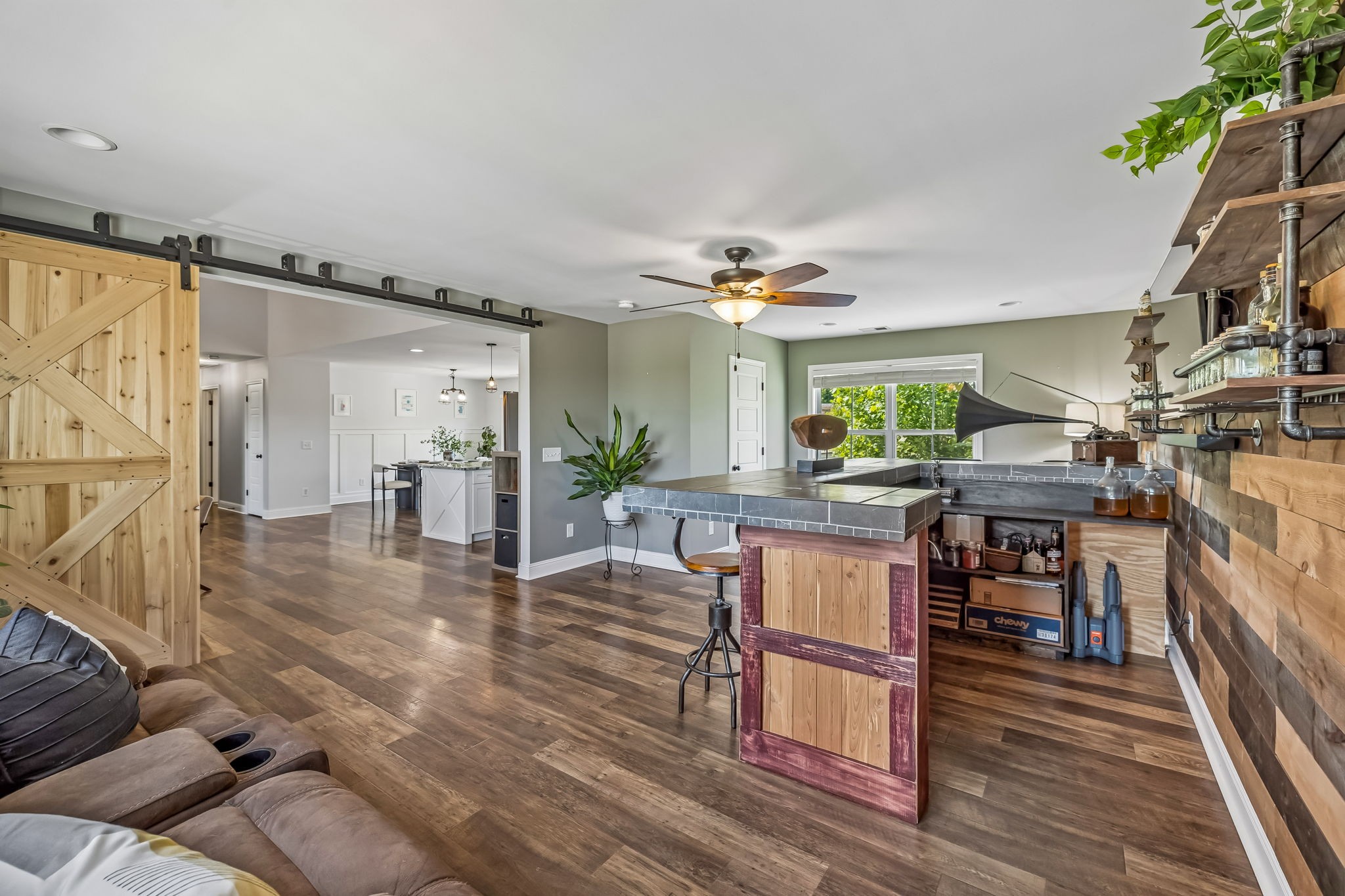 86 Ben Road Westmoreland, TN 37186 - Photo 23 of 64 a living room with furniture and wooden floor