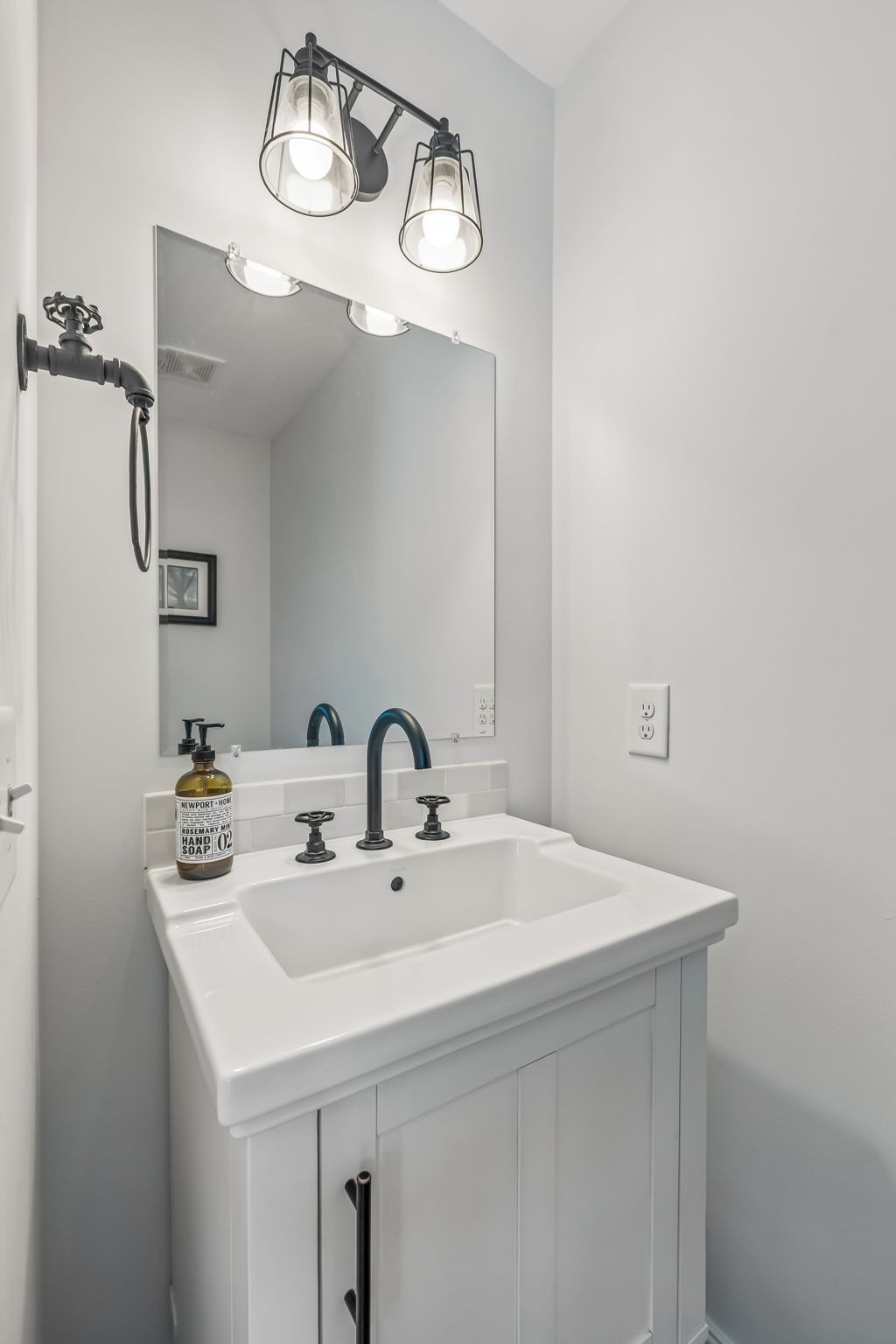 86 Ben Road Westmoreland, TN 37186 - Photo 39 of 64 a bathroom with a sink and a mirror