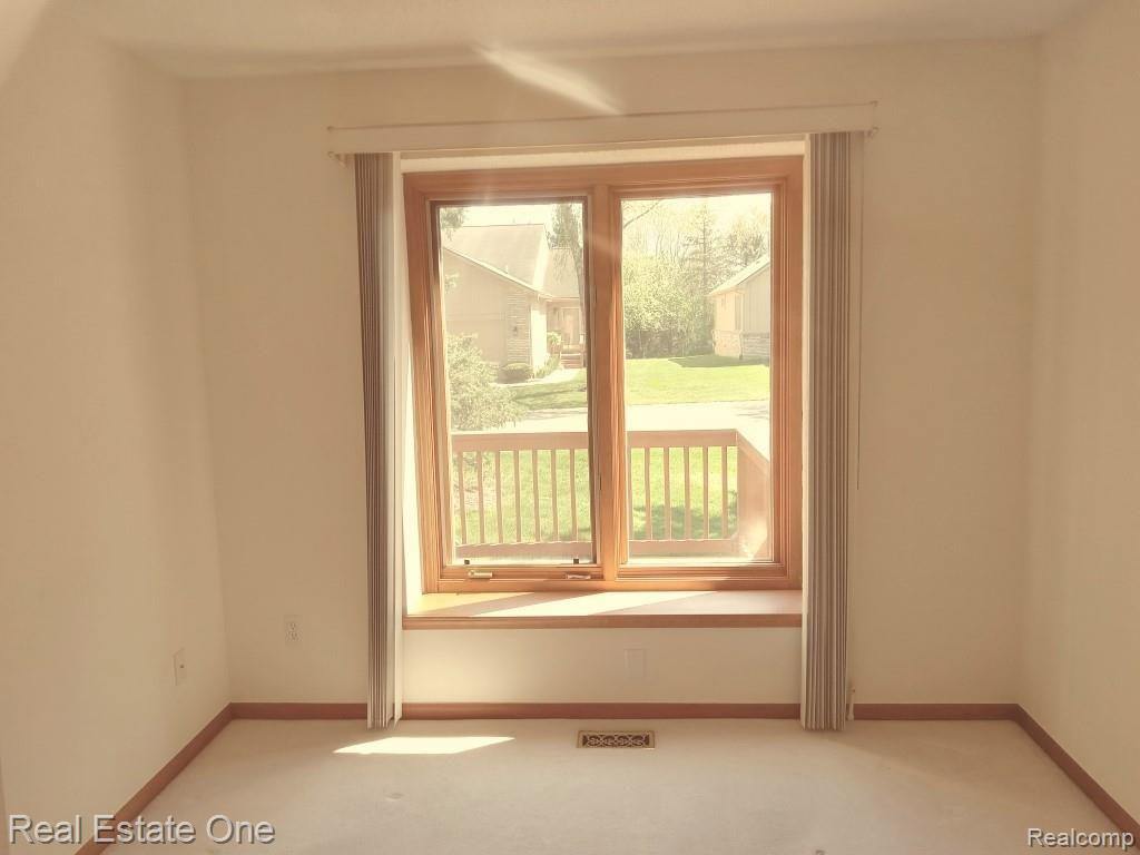 21951 Lancrest Court, Unit 294 Farmington Hills, MI 48335 - Photo 14 of 43
