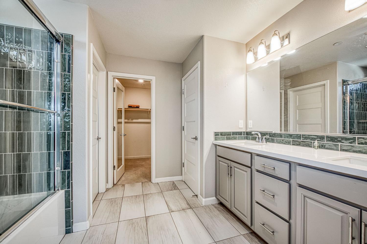 987 North Filbert Avenue Fresno, CA 93727 - Photo 23 of 38