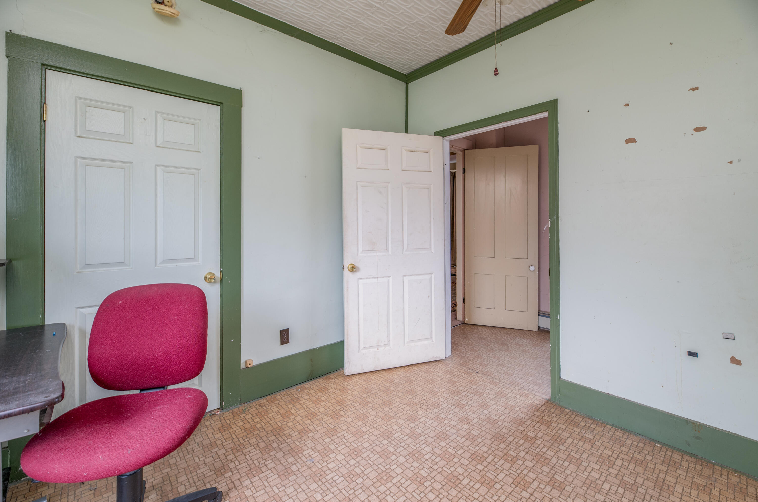 102 Spring Street Gardiner, ME 04345 - Photo 19 of 38 Interior27