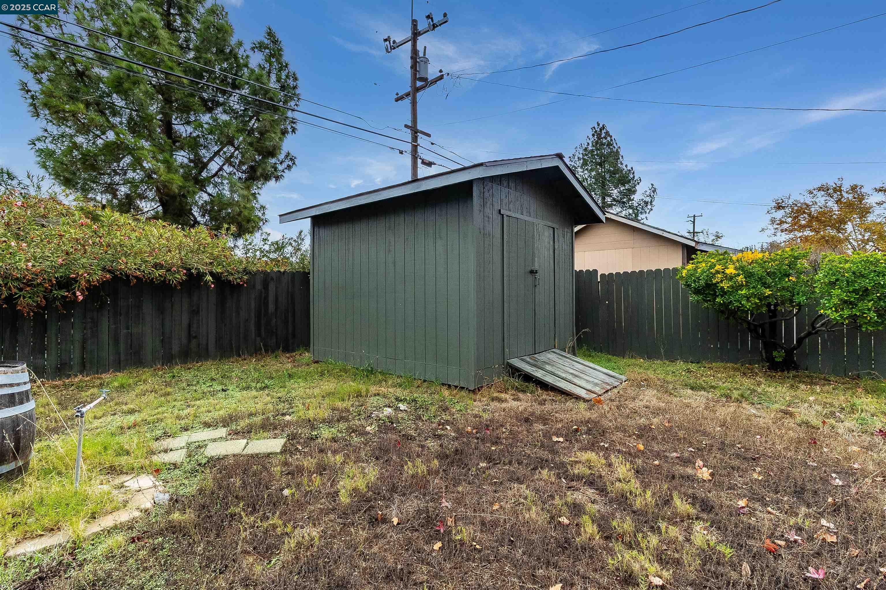 1216 Lincoln Street Fairfield, CA 94533 - Photo 18 of 28 a backyard of a house with plants and wooden fence
