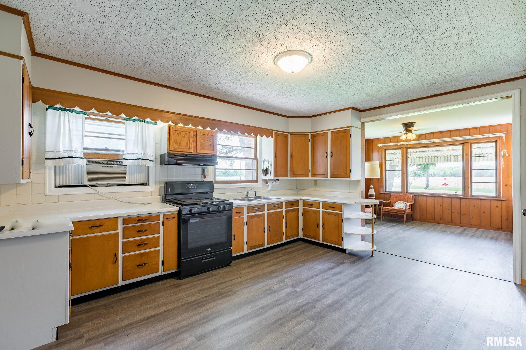 1919 Coyne Center Road Milan, IL 61264 - Photo 15 of 39 Gallery Image 15
