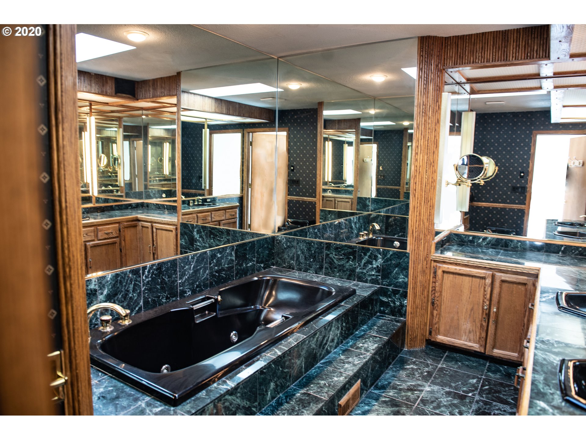 59919 Battle Mountain Road St. Helens, OR 97051 - Photo 17 of 32 Attached Bathroom
