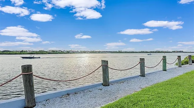 $6,900 | 1230 Siesta Bayside Drive, Unit 1230D, Sarasota, FL 34242