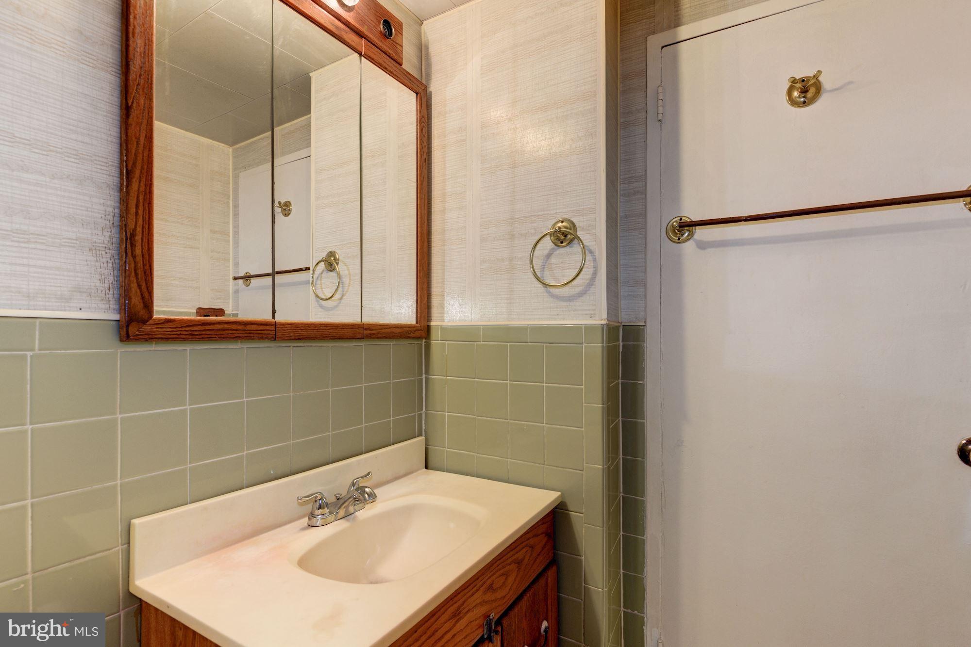 12842 Flack Street Silver Spring, MD 20906 - Photo 15 of 27 Bath