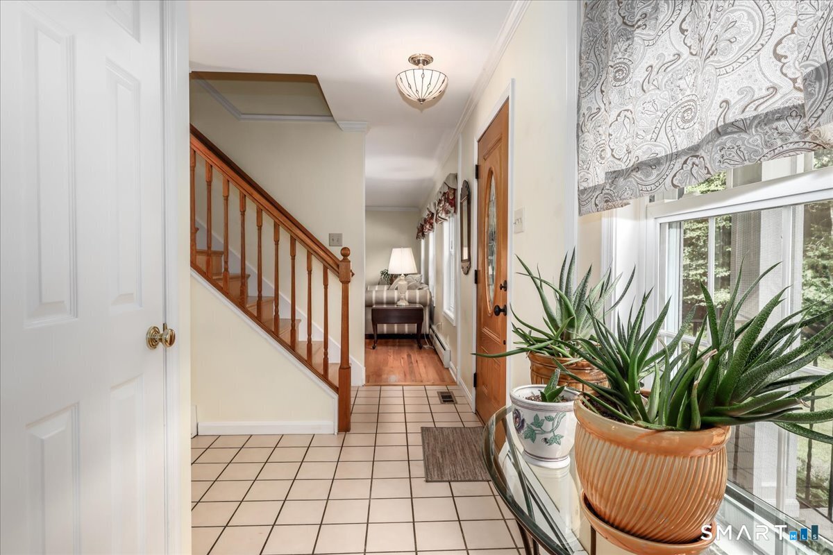 32 Country Way Bethel, CT 06801 - Photo 4 of 40