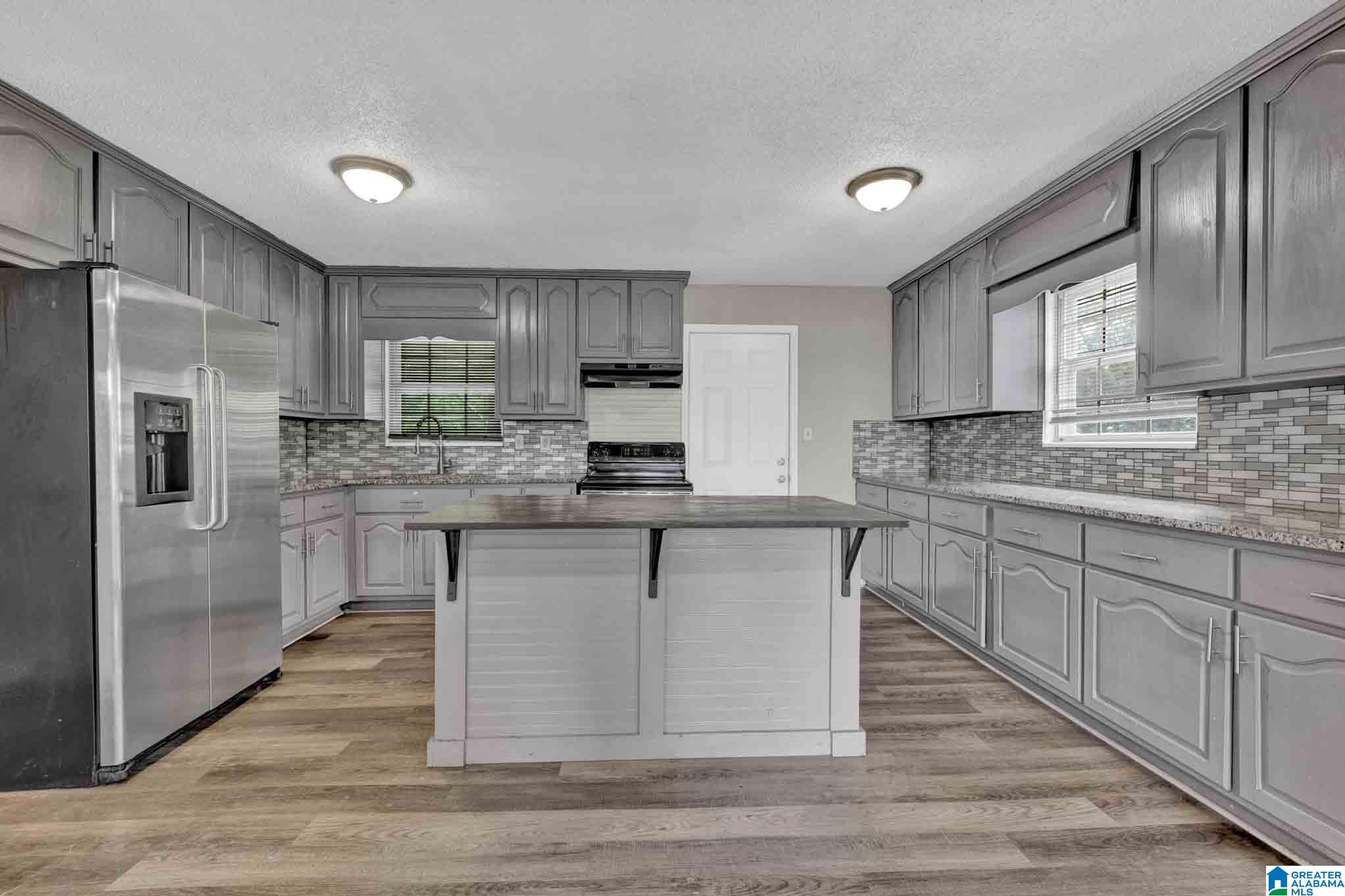 608 10th Terrace Pleasant Grove, AL 35127 - Photo 9 of 33