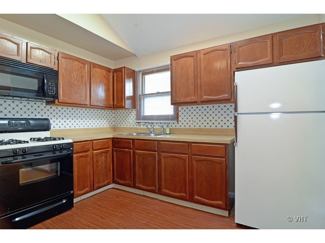 S055 Calvin Court Wheaton, IL 60187 - Photo 3 of 10