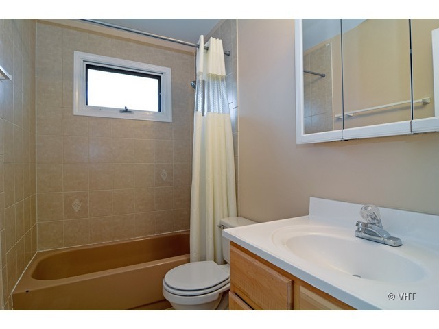 S055 Calvin Court Wheaton, IL 60187 - Photo 9 of 10