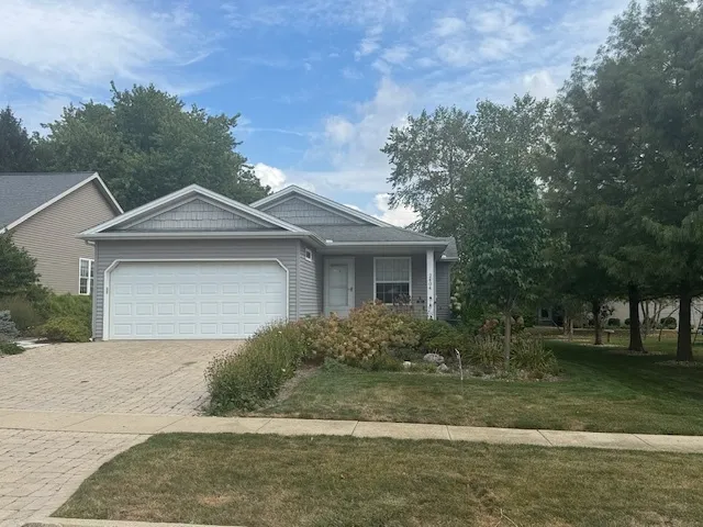 $309,900 | 2404 Treeline Drive, Bloomington, IL 61704