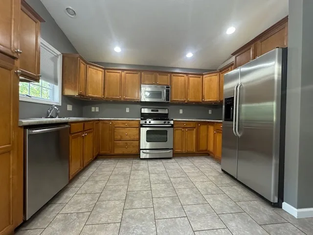 $309,900 | 2404 Treeline Drive, Bloomington, IL 61704