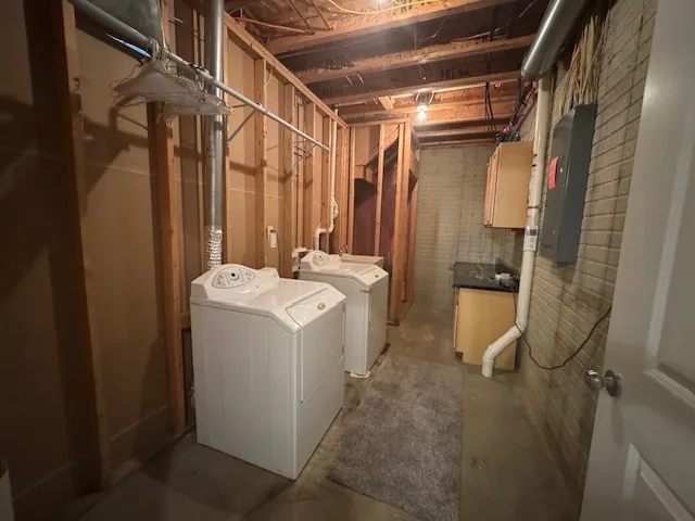 $309,900 | 2404 Treeline Drive, Bloomington, IL 61704