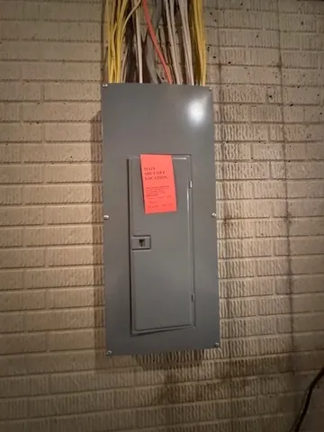 $309,900 | 2404 Treeline Drive, Bloomington, IL 61704