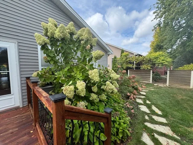 $309,900 | 2404 Treeline Drive, Bloomington, IL 61704