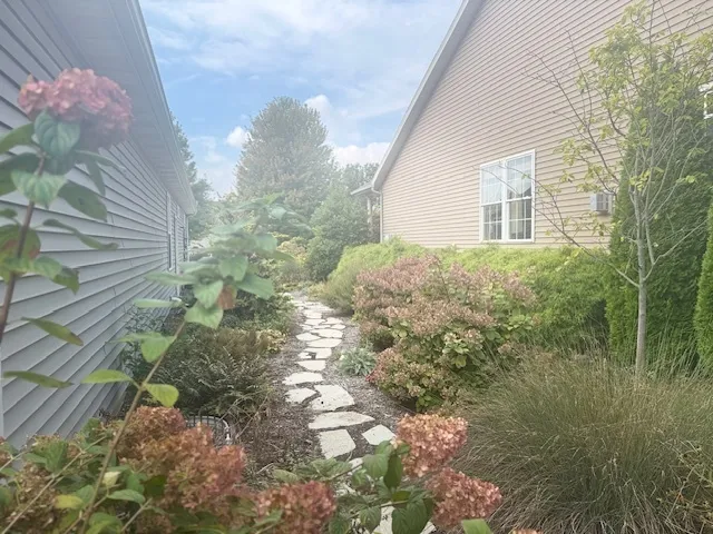 $309,900 | 2404 Treeline Drive, Bloomington, IL 61704