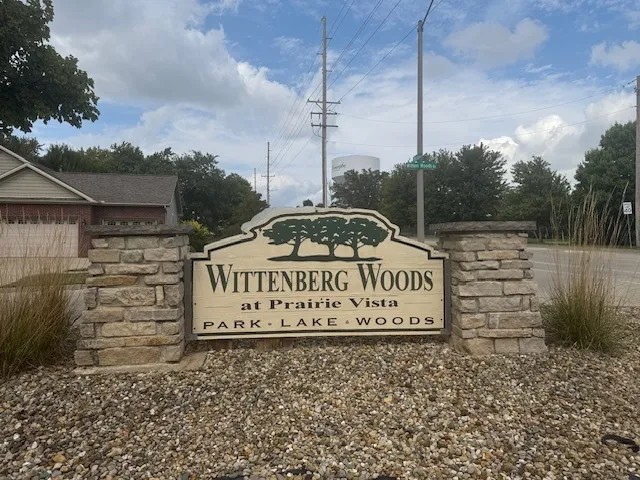 $309,900 | 2404 Treeline Drive, Bloomington, IL 61704