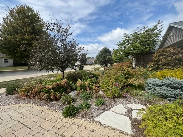 $309,900 | 2404 Treeline Drive, Bloomington, IL 61704