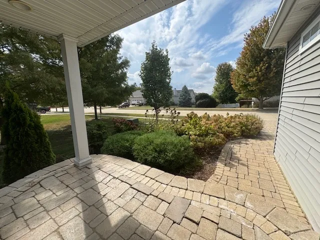 $309,900 | 2404 Treeline Drive, Bloomington, IL 61704