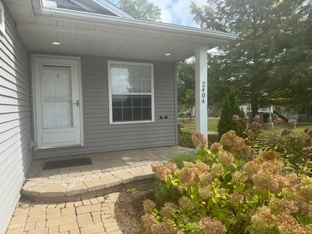$309,900 | 2404 Treeline Drive, Bloomington, IL 61704