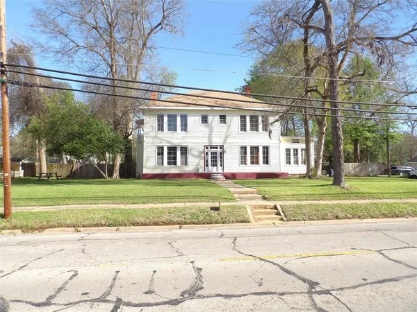 $205,000 | 718 East Houston Avenue, Crockett, TX 75835