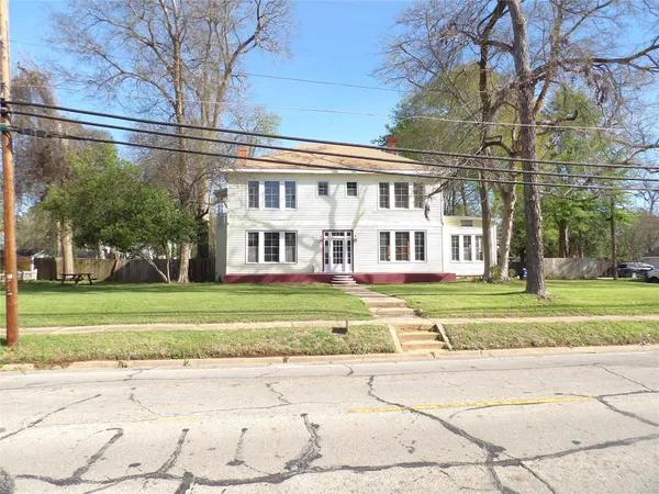 $205,000 | 718 East Houston Avenue, Crockett, TX 75835