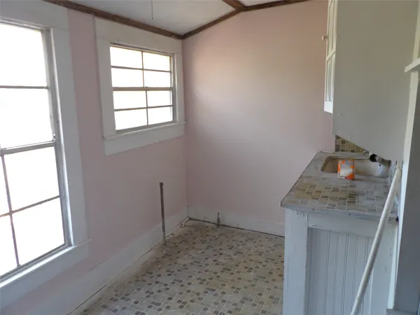 $205,000 | 718 East Houston Avenue, Crockett, TX 75835