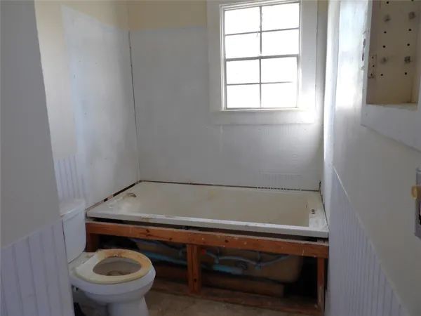 $205,000 | 718 East Houston Avenue, Crockett, TX 75835
