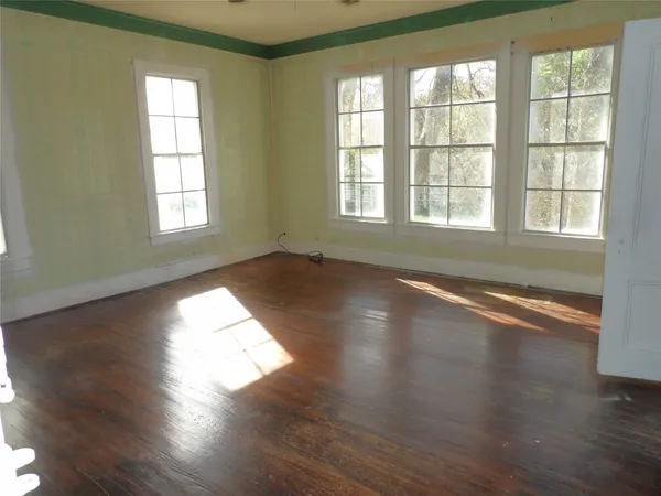 $205,000 | 718 East Houston Avenue, Crockett, TX 75835