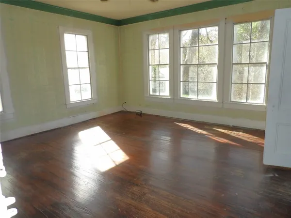 $205,000 | 718 East Houston Avenue, Crockett, TX 75835
