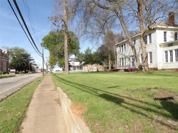 $205,000 | 718 East Houston Avenue, Crockett, TX 75835