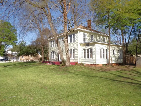 $205,000 | 718 East Houston Avenue, Crockett, TX 75835