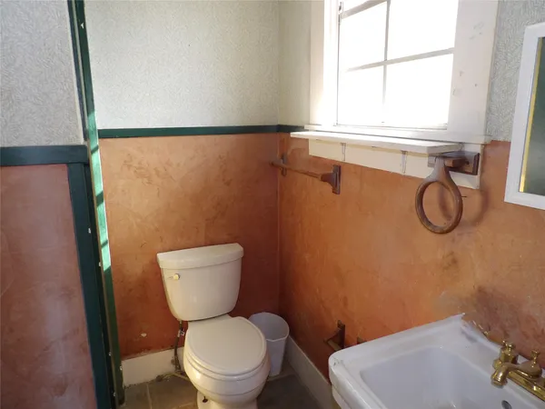 $205,000 | 718 East Houston Avenue, Crockett, TX 75835