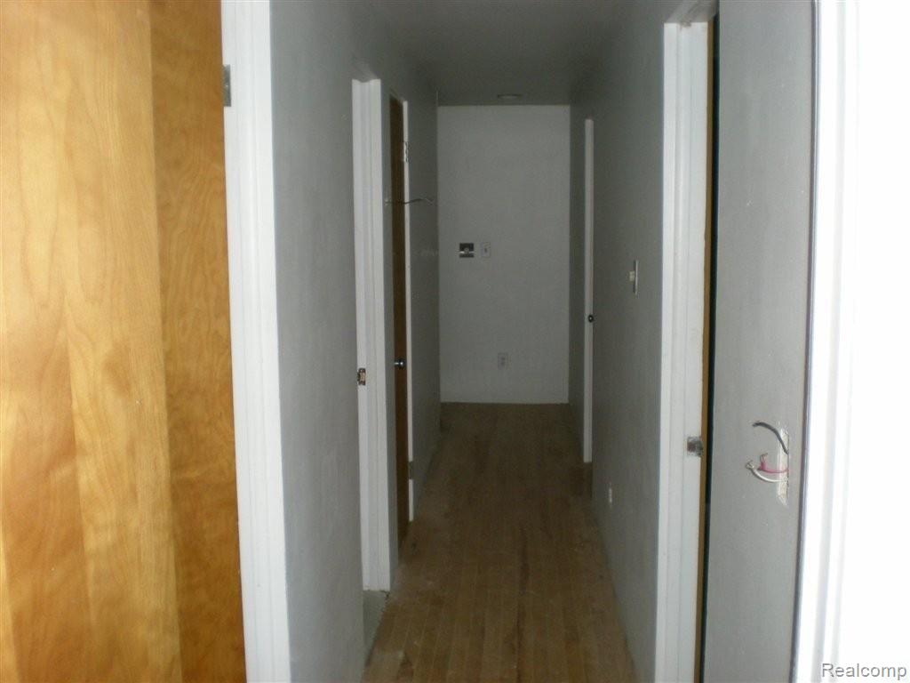 25795 Farmington Road Farmington, MI 48335 - Photo 15 of 22 hallway for bedrooms.jpg