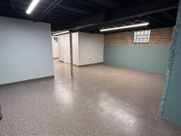 $3,000 | 5822 West 64th Place, Chicago, IL 60638