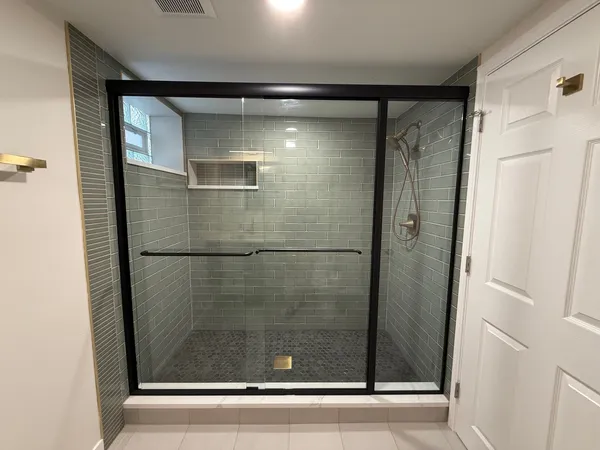 $3,000 | 5822 West 64th Place, Chicago, IL 60638
