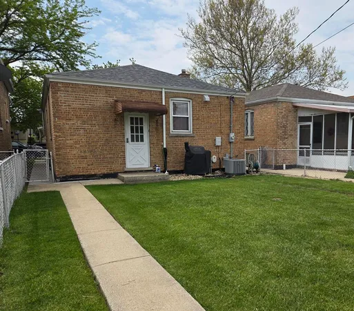 $3,000 | 5822 West 64th Place, Chicago, IL 60638