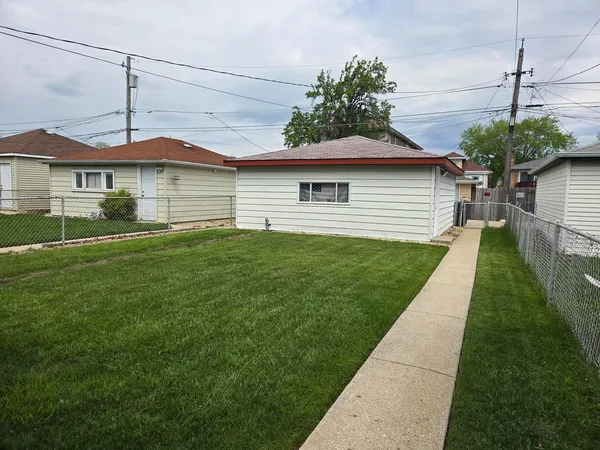 $3,000 | 5822 West 64th Place, Chicago, IL 60638