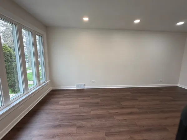 $3,000 | 5822 West 64th Place, Chicago, IL 60638