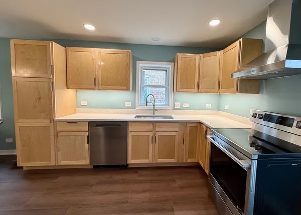 $3,000 | 5822 West 64th Place, Chicago, IL 60638